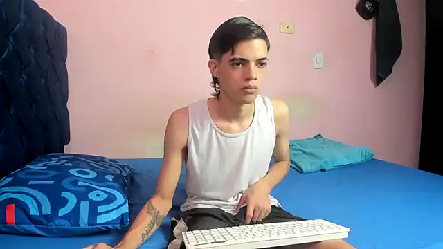 Latinos 2001 online show from 15, 3, 2026