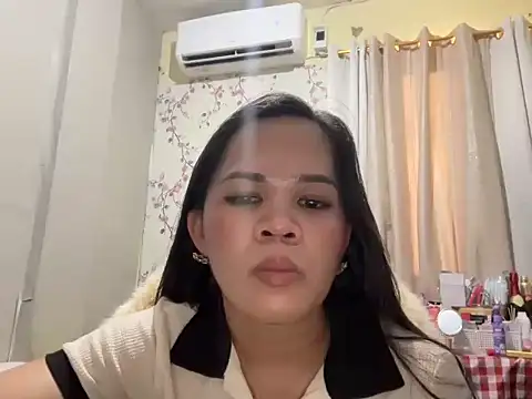 SophiaCourthaway online show from 8, 1, 2026