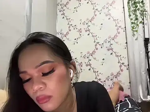 SophiaCourthaway online show from 28, 10, 2025