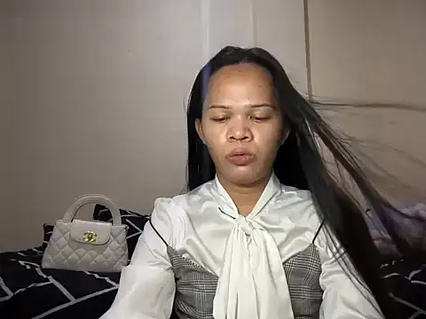 SophiaCourthaway online show from 26, 6, 2026