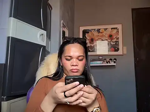 SophiaCourthaway online show from 15, 5, 2026