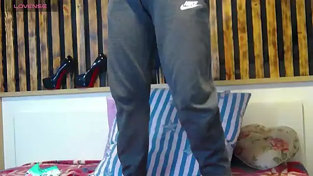 Tory Lovi online show from 27, 9, 2025