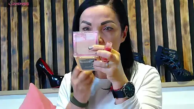 Tory Lovi online show from 2, 12, 2025