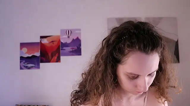 Leya Curly online show from 28, 5, 2026