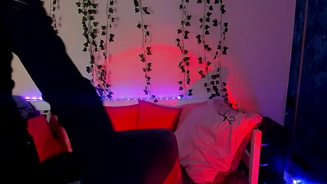 Sahara Shields online show from 27, 2, 2025