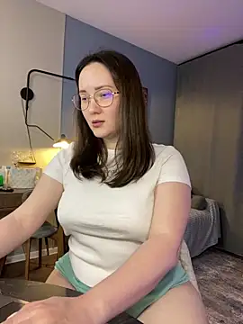 Kiss My Body online show from 7, 10, 2025