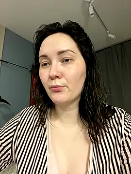 Kiss My Body online show from 5, 12, 2025