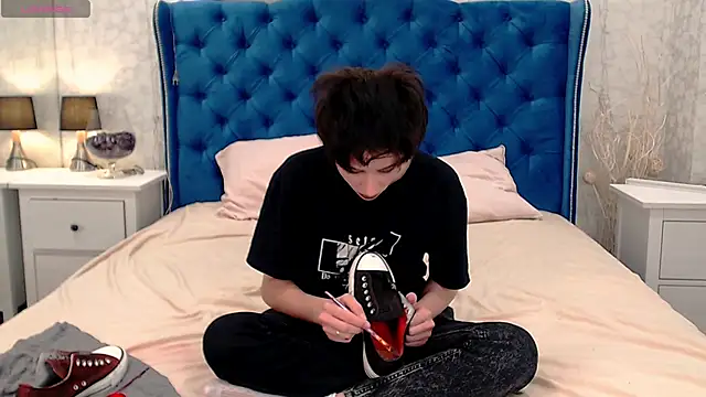 via mayer  online show from 25, 10, 2025