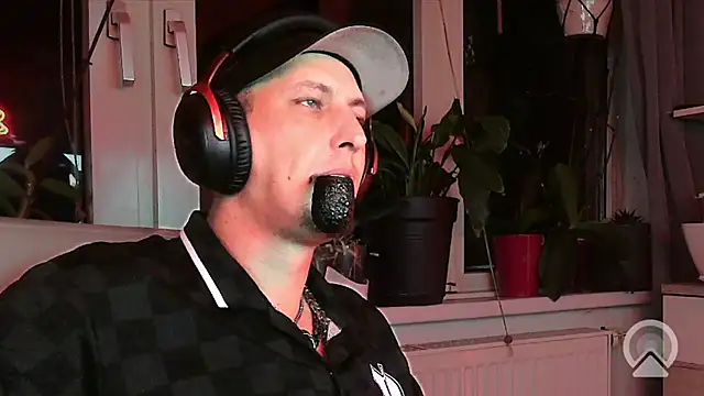 Skullkeeper1984 online show from 15, 10, 2025