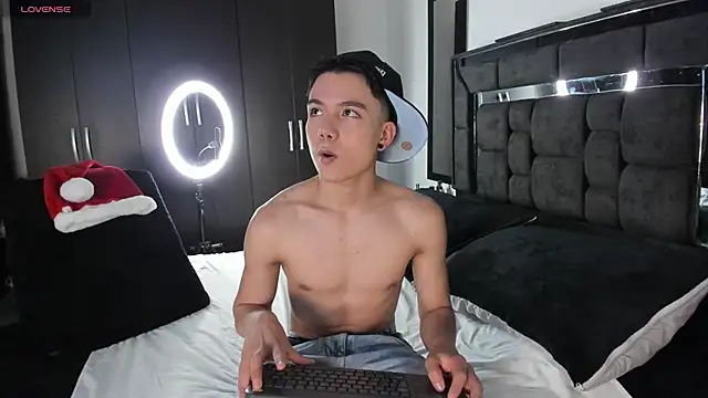 Snapshot of alanblack1 chatting on 21, 11, 2025 alanblack1 online show from 21, 11, 2025