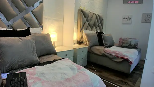 raquell moore online show from 8, 10, 2025