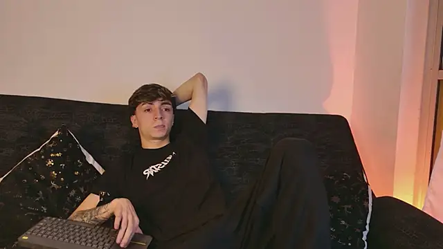 Snapshot of ethan_and_ava chatting on 5, 2, 2026 ethan and ava online show from 5, 2, 2026