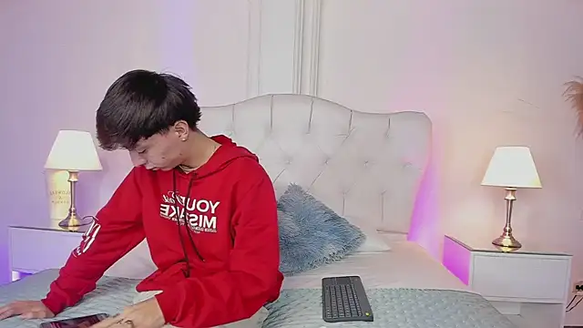 ethan and ava online show from 22, 3, 2025