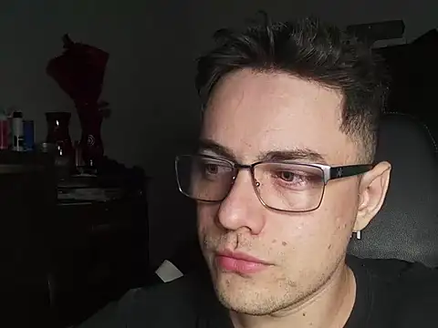 Snapshot of Dyllan__ chatting on 22, 10, 2025 Dyllan online show from 22, 10, 2025