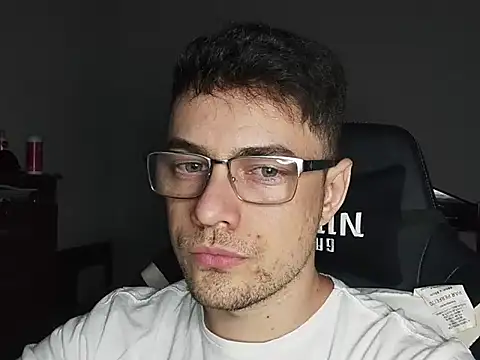 Snapshot of Dyllan__ chatting on 29, 10, 2025 Dyllan online show from 29, 10, 2025