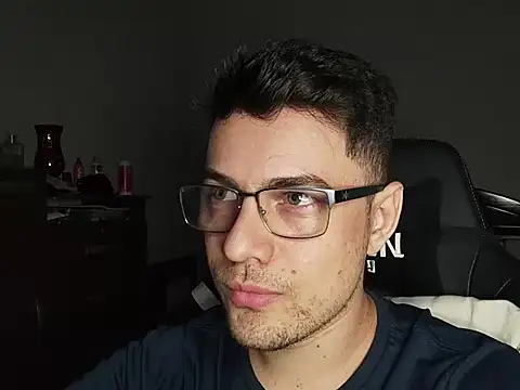 Snapshot of Dyllan__ chatting on 28, 10, 2025 Dyllan online show from 28, 10, 2025