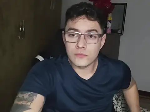 Snapshot of Dyllan__ chatting on 12, 10, 2025 Dyllan online show from 12, 10, 2025