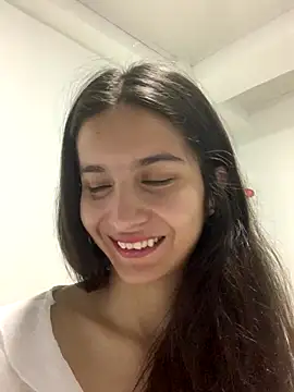 Bella still online show from 6, 11, 2025