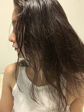 Bella still online show from 7, 11, 2025