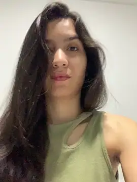 Bella still online show from 25, 9, 2025