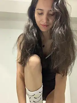 Bella still online show from 8, 10, 2025