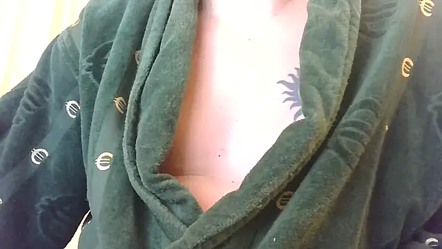 Snapshot of HunterOnBoobs chatting on 24, 10, 2025 HunterOnBoobs online show from 24, 10, 2025