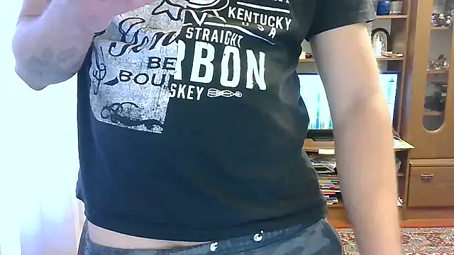 Snapshot of HunterOnBoobs chatting on 14, 10, 2025 HunterOnBoobs online show from 14, 10, 2025