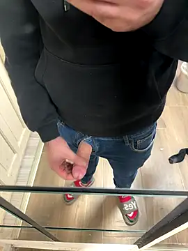 Snapshot of Klaus298 chatting on 15, 12, 2025 Klaus298 online show from 15, 12, 2025