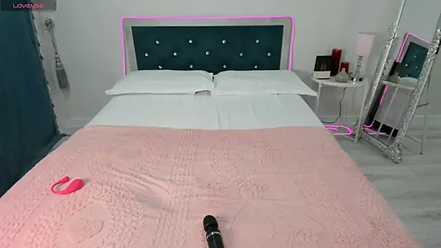 novaaskyy online show from 13, 4, 2026