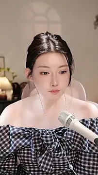 Snapshot of Dou-Dou-er chatting on 13, 11, 2025 Dou-Dou-er online show from 13, 11, 2025