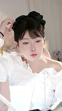 Snapshot of Dou-Dou-er chatting on 23, 10, 2025 Dou-Dou-er online show from 23, 10, 2025