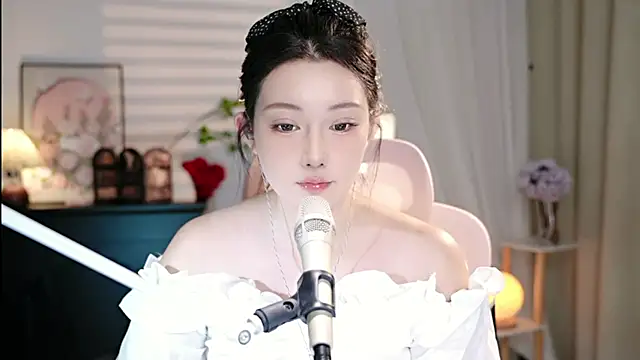 Snapshot of Dou-Dou-er chatting on 13, 10, 2025 Dou-Dou-er online show from 13, 10, 2025