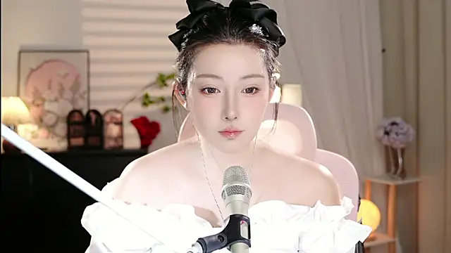 Snapshot of Dou-Dou-er chatting on 17, 10, 2025 Dou-Dou-er online show from 17, 10, 2025