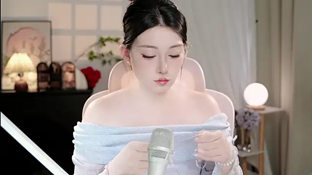 Snapshot of Dou-Dou-er chatting on 10, 10, 2025 Dou-Dou-er online show from 10, 10, 2025