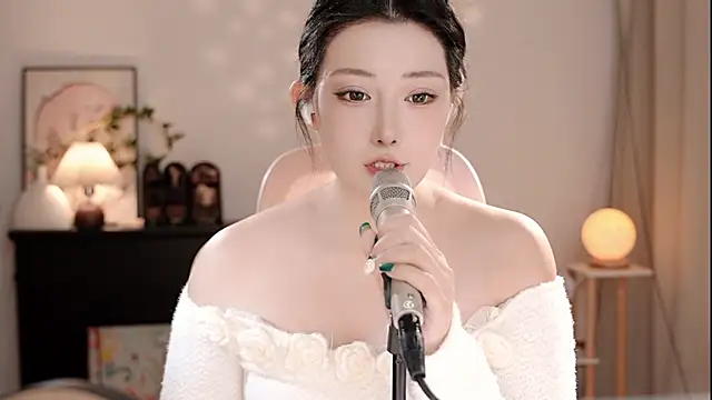 Snapshot of Dou-Dou-er chatting on 10, 11, 2025 Dou-Dou-er online show from 10, 11, 2025