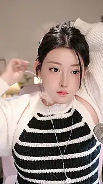 Snapshot of Dou-Dou-er chatting on 14, 11, 2025 Dou-Dou-er online show from 14, 11, 2025