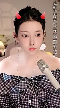 Snapshot of Dou-Dou-er chatting on 22, 11, 2025 Dou-Dou-er online show from 22, 11, 2025