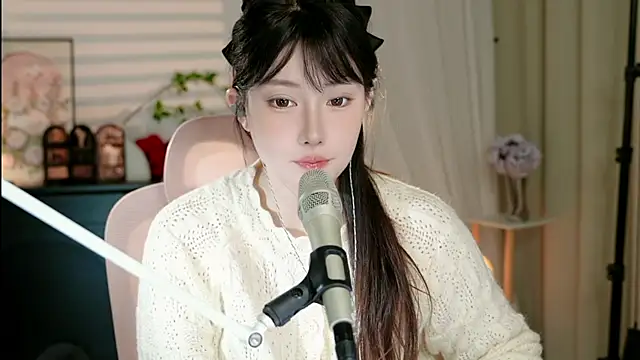 Snapshot of Dou-Dou-er chatting on 20, 10, 2025 Dou-Dou-er online show from 20, 10, 2025