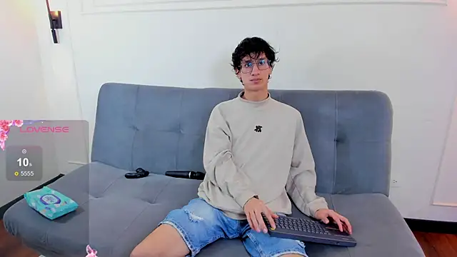 Snapshot of Cum_hunters chatting on 21, 6, 2026 Cum hunters online show from 21, 6, 2026