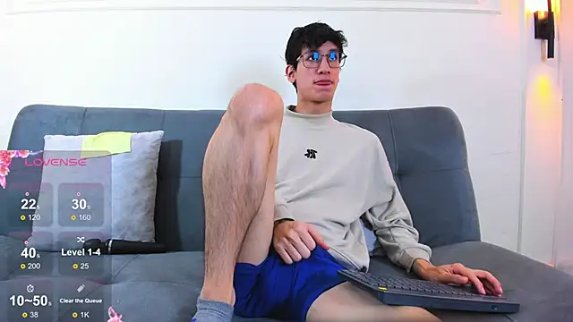 Snapshot of Cum_hunters chatting on 13, 5, 2026 Cum hunters online show from 13, 5, 2026