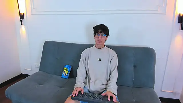 Snapshot of Cum_hunters chatting on 16, 6, 2026 Cum hunters online show from 16, 6, 2026
