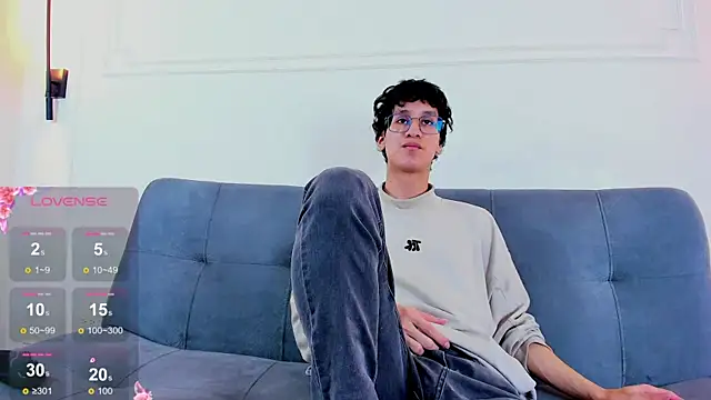 Snapshot of Cum_hunters chatting on 3, 6, 2026 Cum hunters online show from 3, 6, 2026