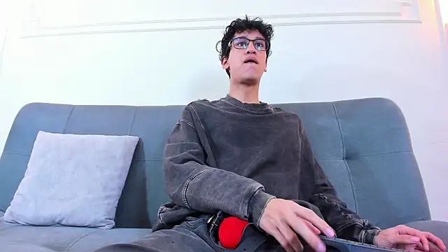 Snapshot of Cum_hunters chatting on 7, 5, 2026 Cum hunters online show from 7, 5, 2026