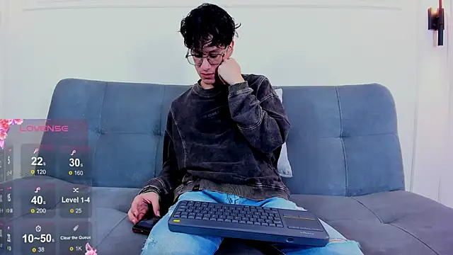 Snapshot of Cum_hunters chatting on 6, 6, 2026 Cum hunters online show from 6, 6, 2026