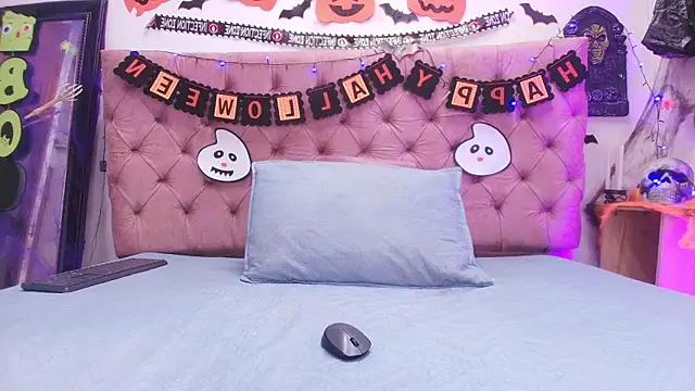 Snapshot of Auroraa_miller chatting on 24, 10, 2025 Auroraa miller online show from 24, 10, 2025