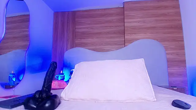 Auroraa miller online show from 2, 6, 2026