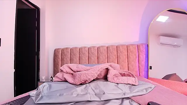 Auroraa miller online show from 9, 1, 2026