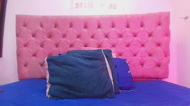 Snapshot of Auroraa_miller chatting on 11, 9, 2025 Auroraa miller online show from 11, 9, 2025