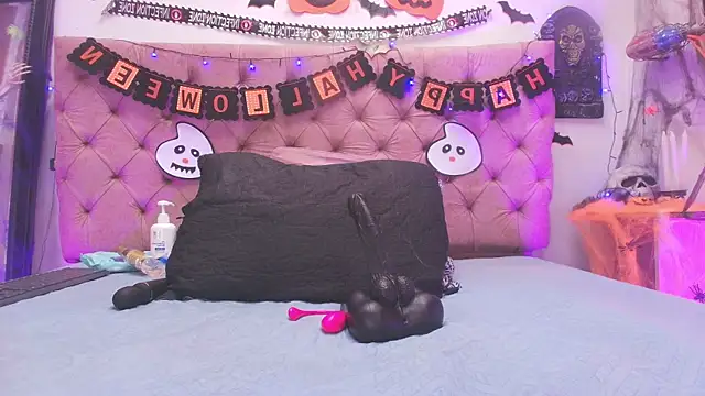 Snapshot of Auroraa_miller chatting on 28, 10, 2025 Auroraa miller online show from 28, 10, 2025