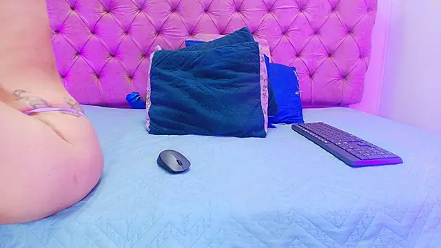 Snapshot of Auroraa_miller chatting on 18, 9, 2025 Auroraa miller online show from 18, 9, 2025